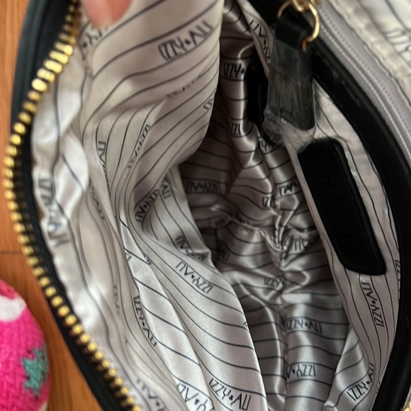 NWT Izzy & Ali  vegan 2 tone taupe/cream triangle clutch - Picture 5 of 8